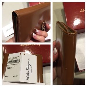 ADDITIONAL PICS: Salvatore Ferragamo wallet  @mjam